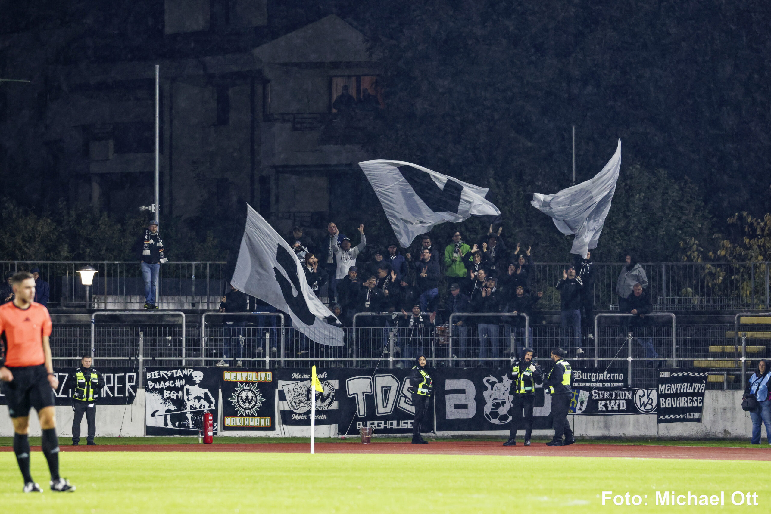 Rund 30 mitgereiste Fans kamen aus Burghausen