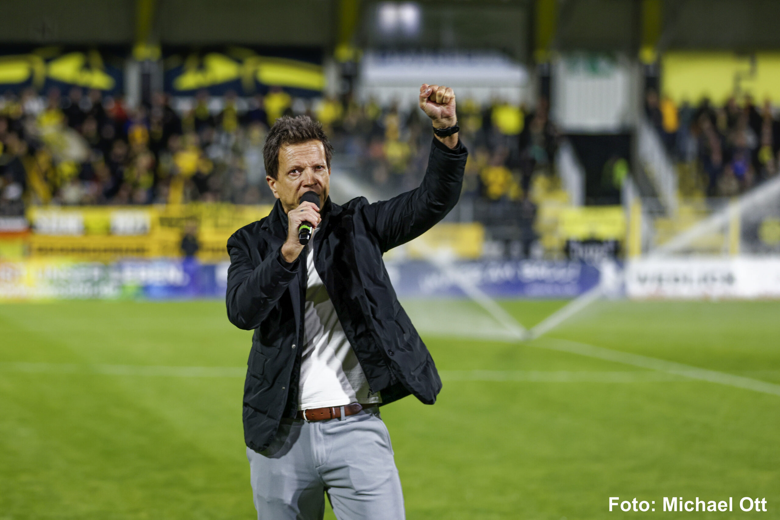 Stadionsprecher Christian Höreth heizt die Stimmung weiter an