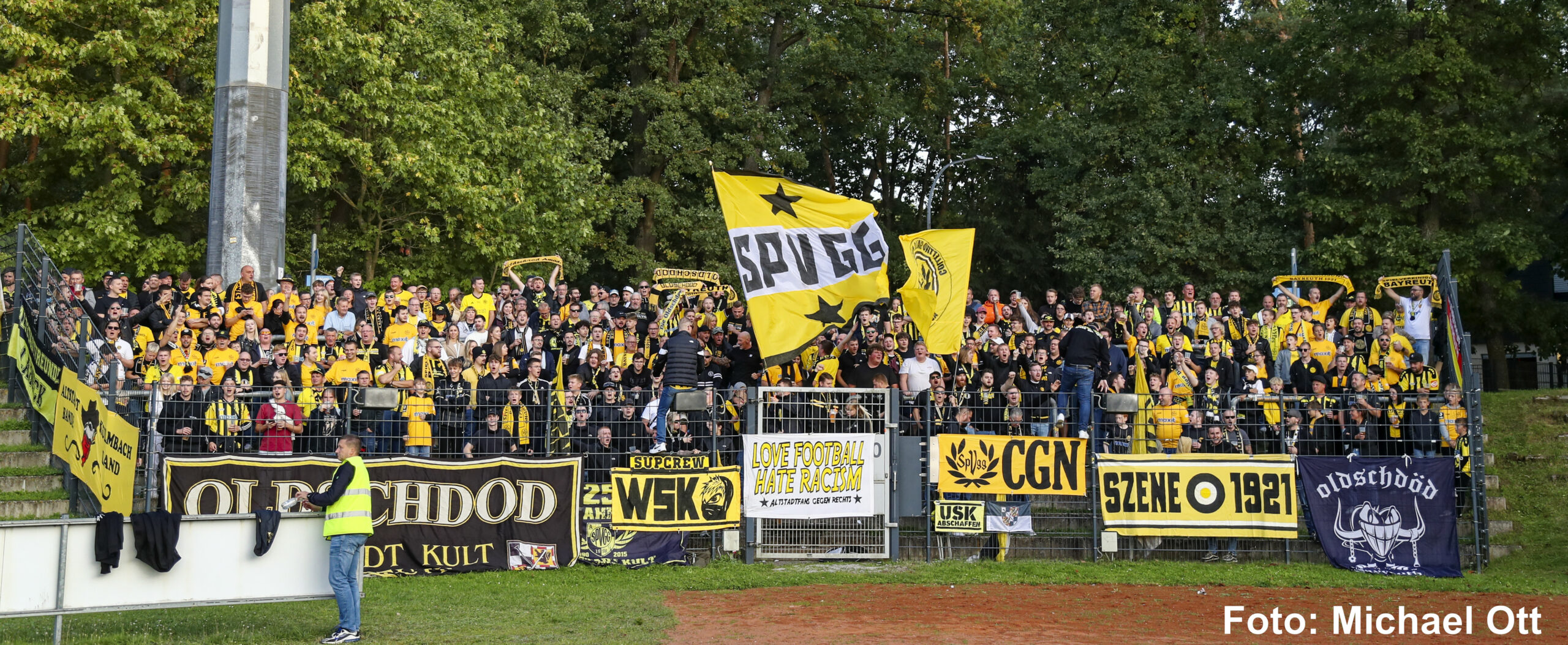 spvgg-bayreuth-fanblock-in-bamberg