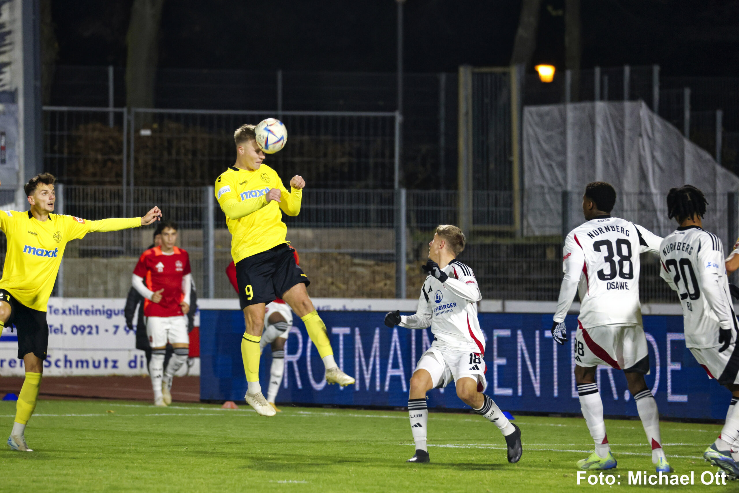 spvgg-bayreuth-1.fc-nuernberg-ii-kopfballchance-fenninger