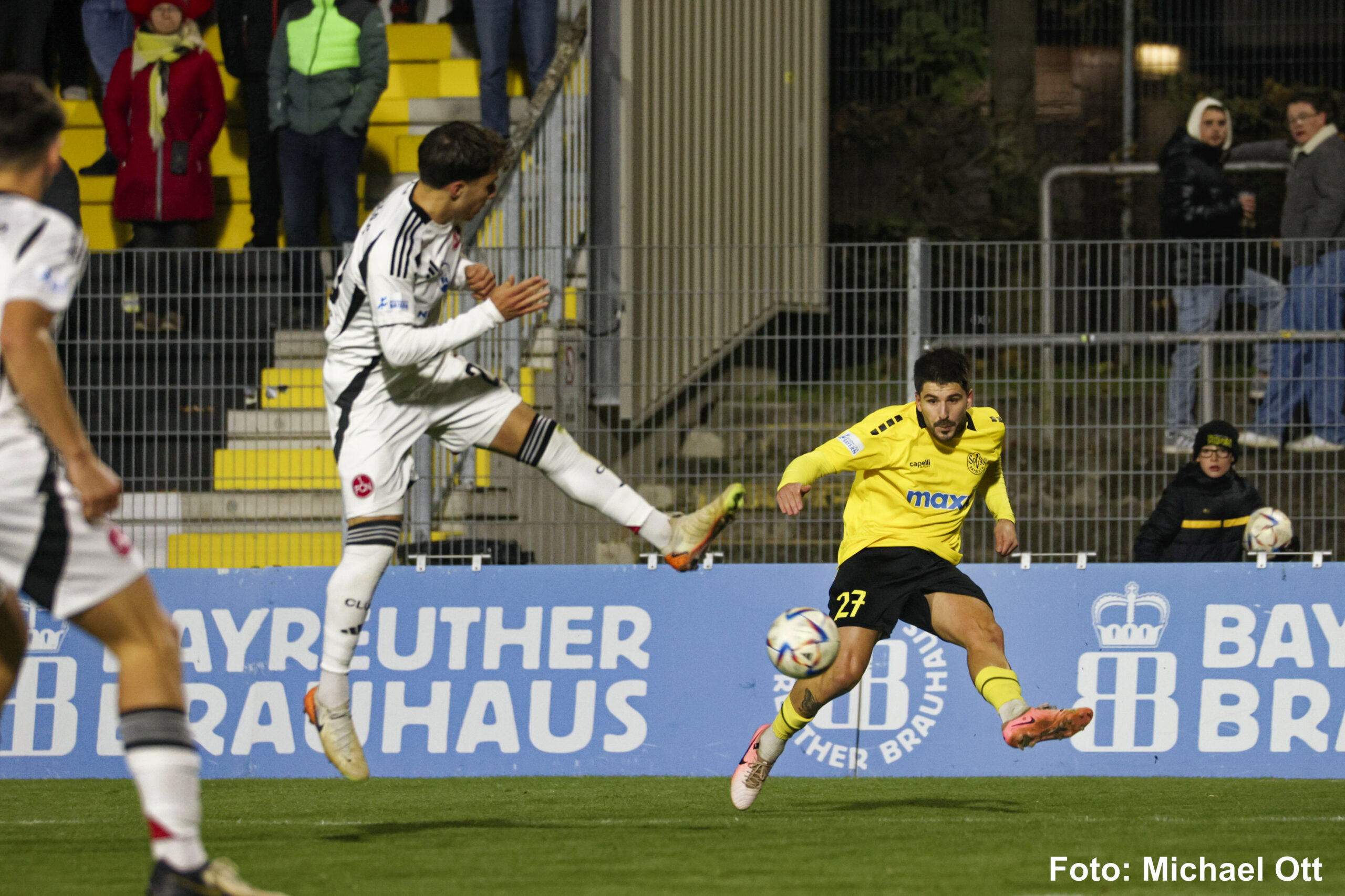 spvgg-bayreuth-1.fc-nuernberg-ii-flanke-goetz