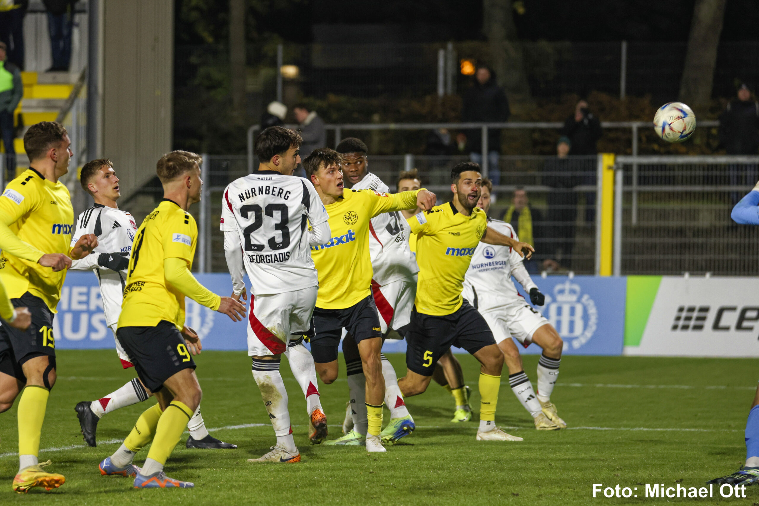 spvgg-bayreuth-1.fc-nuernberg-ii-kopfballchance-scheder