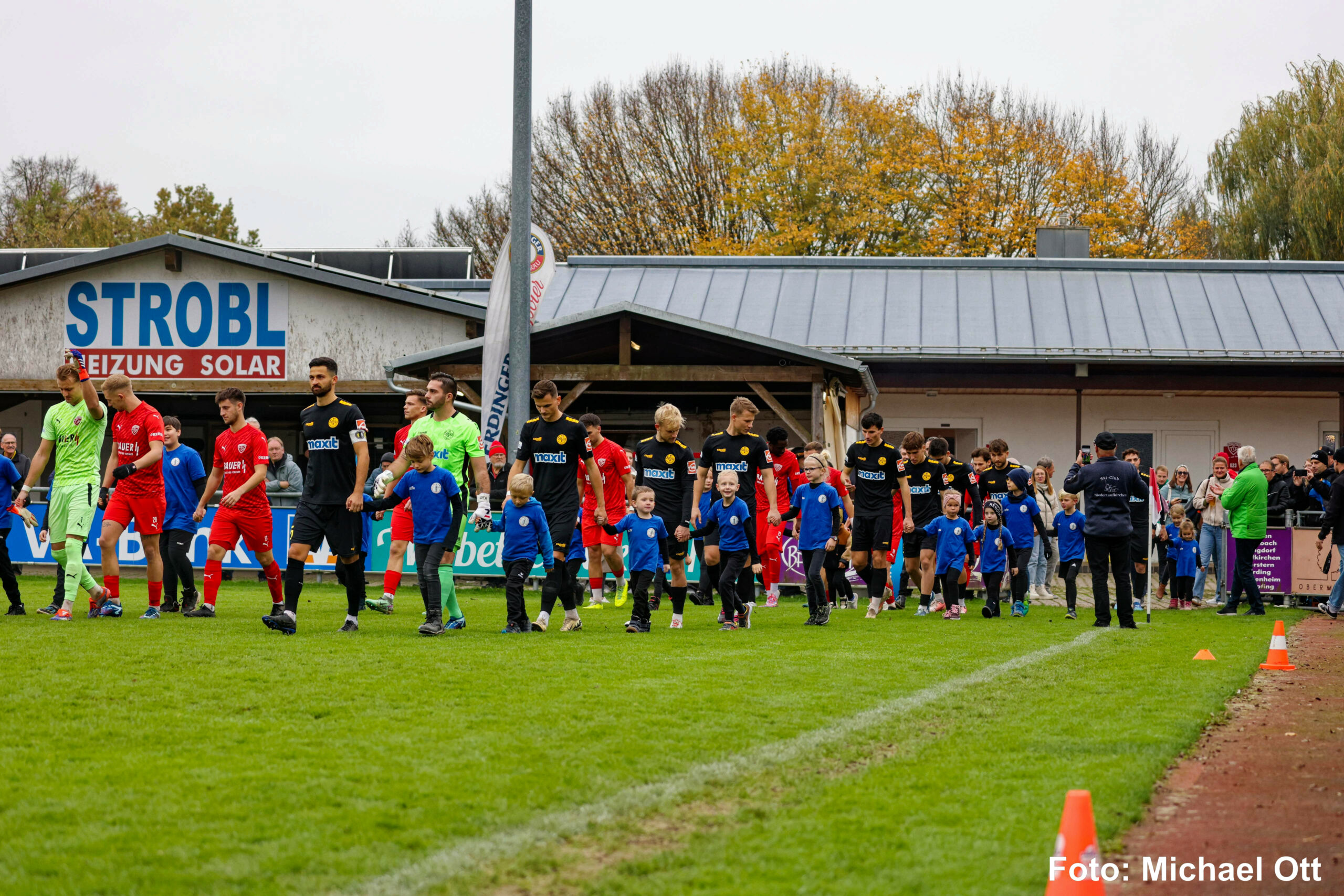 spvgg-bayreuth-buchbach-einlaufen