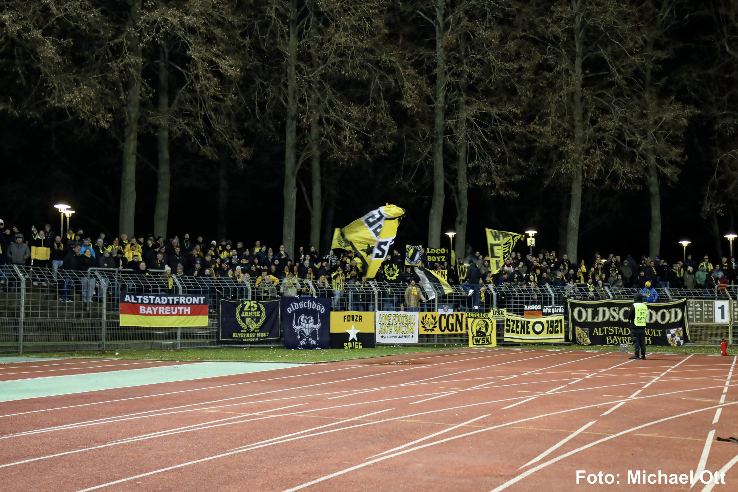 spvgg-bayreuth-schweinfurt-fankurve