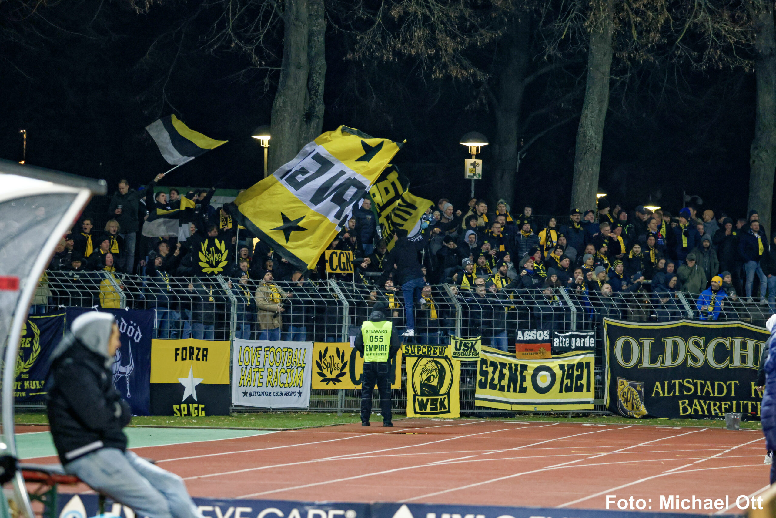 spvgg-bayreuth-schweinfurt-fankurve