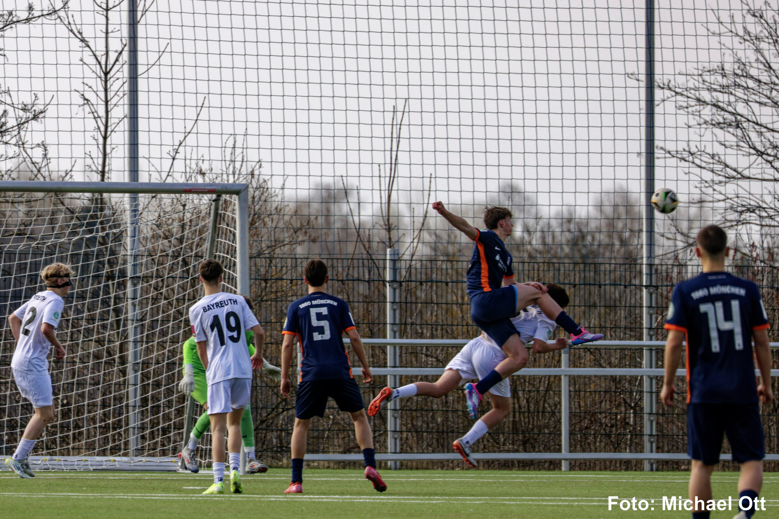 spvgg-bayreuth-u17-1860-muenchen-strafraumszene