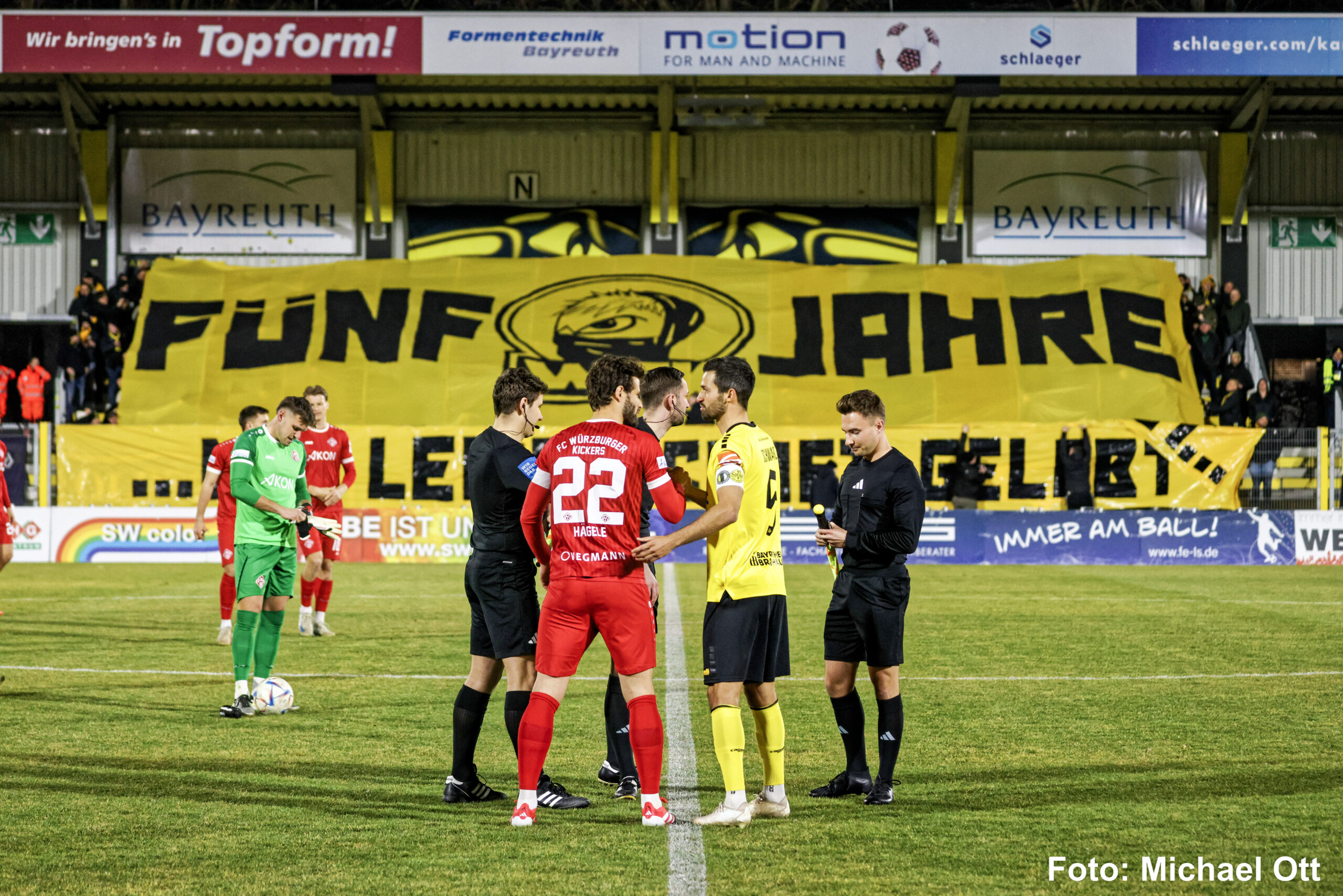 spvgg-bayreuth-wuerzburger-kickers-platzwahl-fuenf-jahre-wagnerstadt-kollektiv