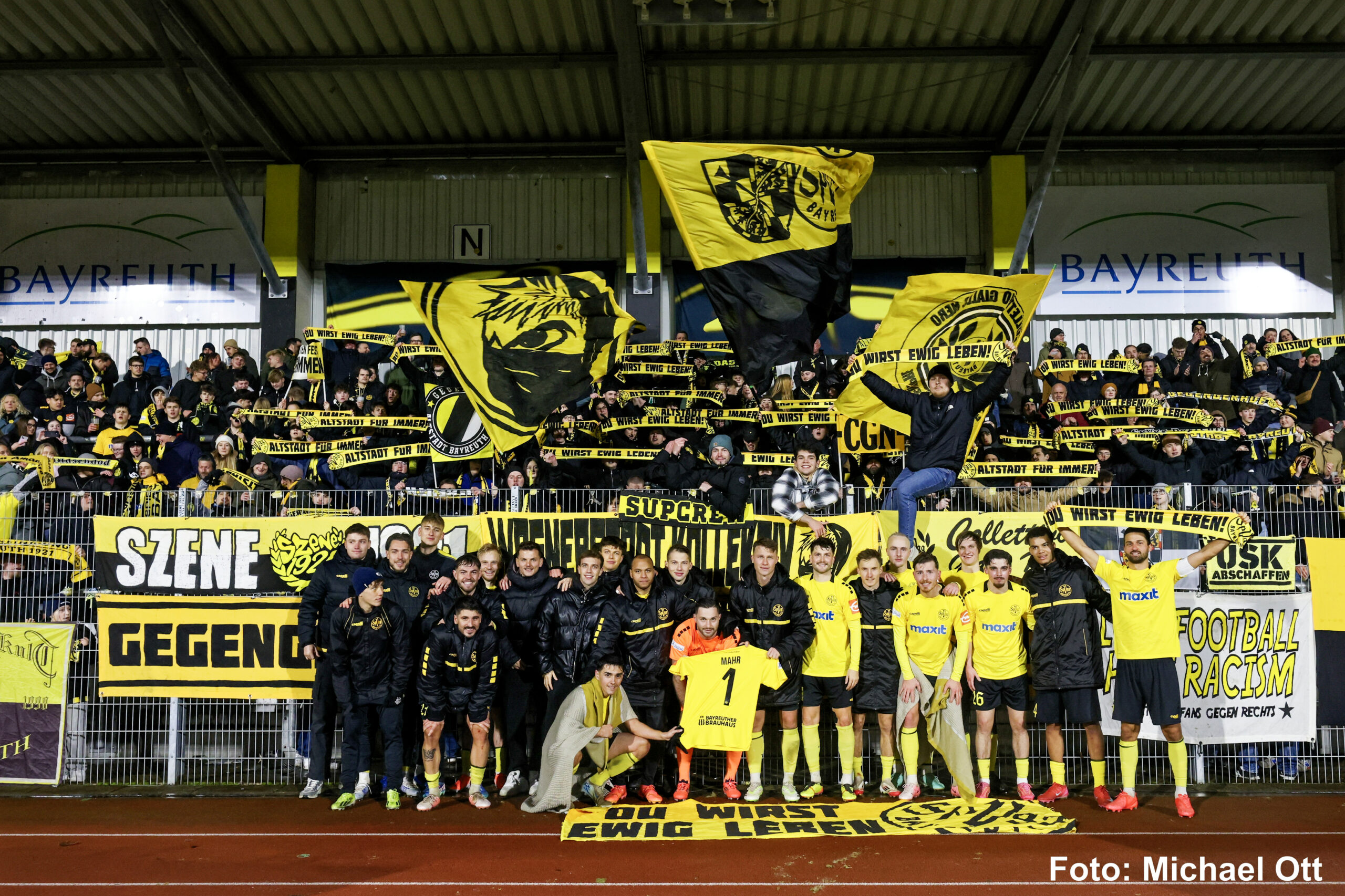 spvgg-bayreuth-aschaffenburg-solidaritaet-mannschaft-fans-wolfgang-mahr