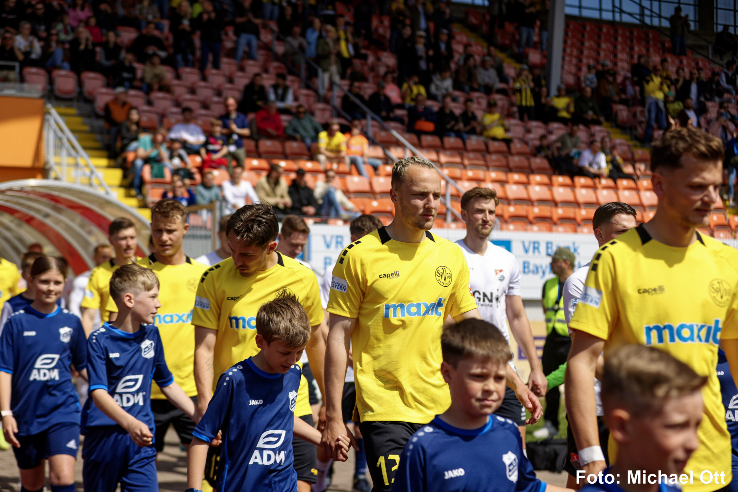 spvgg-bayreuth-aubstadt-einlaufen