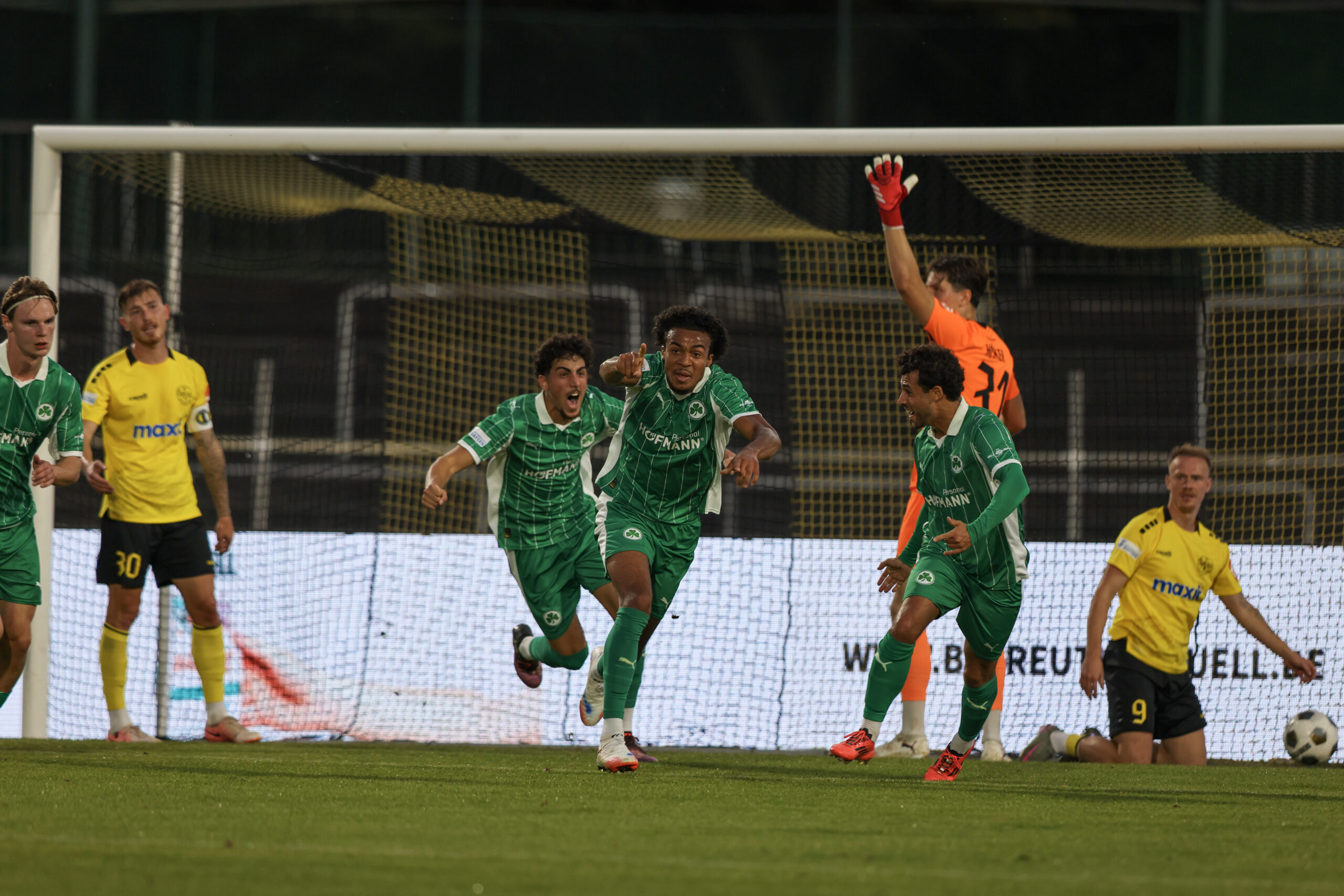 spvgg-bayreuth-greuther-fuerth-torjubel