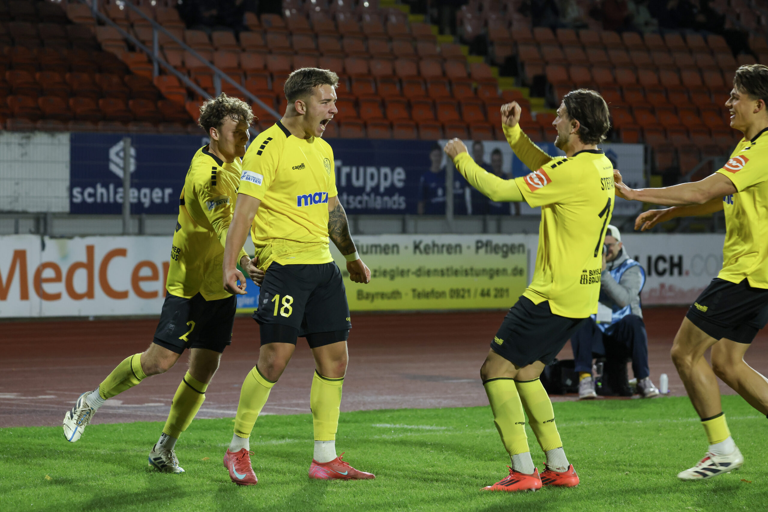 spvgg-bayreuth-fc-augsburg-ii-jubel mintal-stefandl