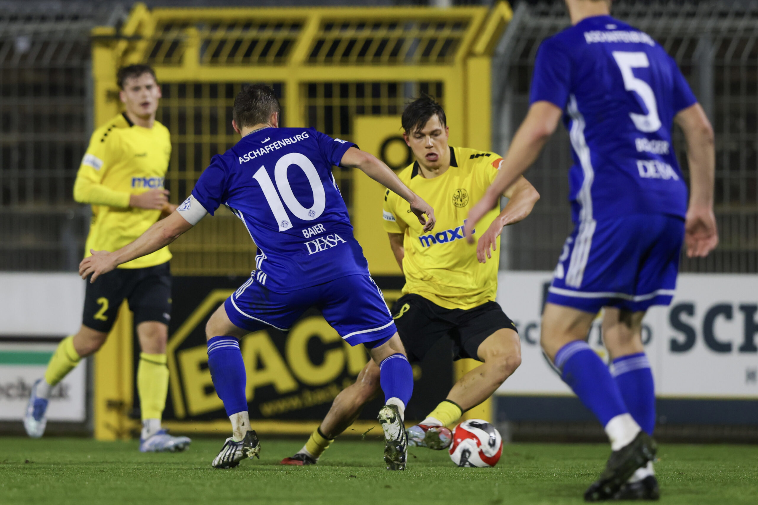 spvgg-bayreuth-aschaffenburg-scheder-bucher
