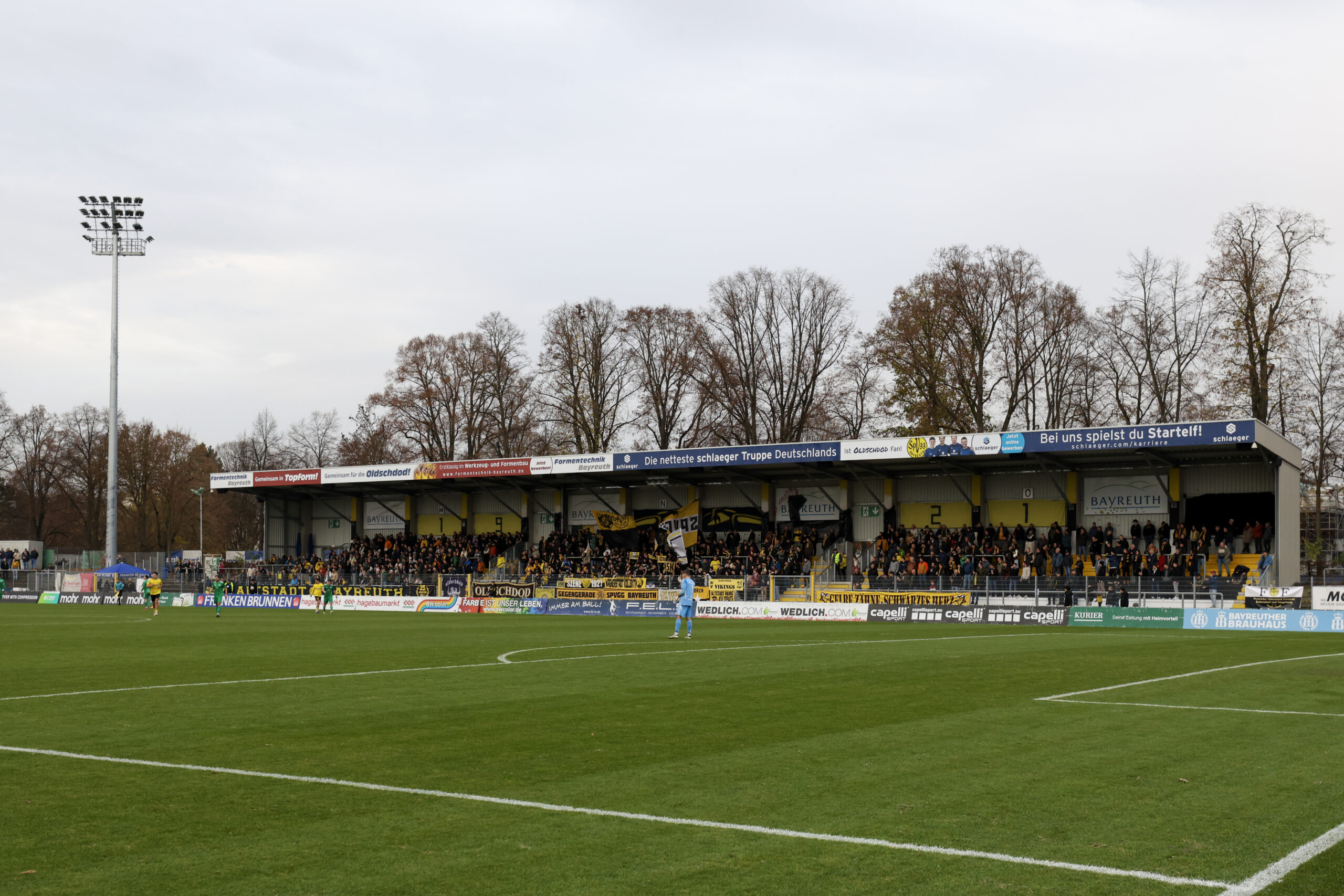spvgg-bayreuth-ansbach-tribuene-zuschauer