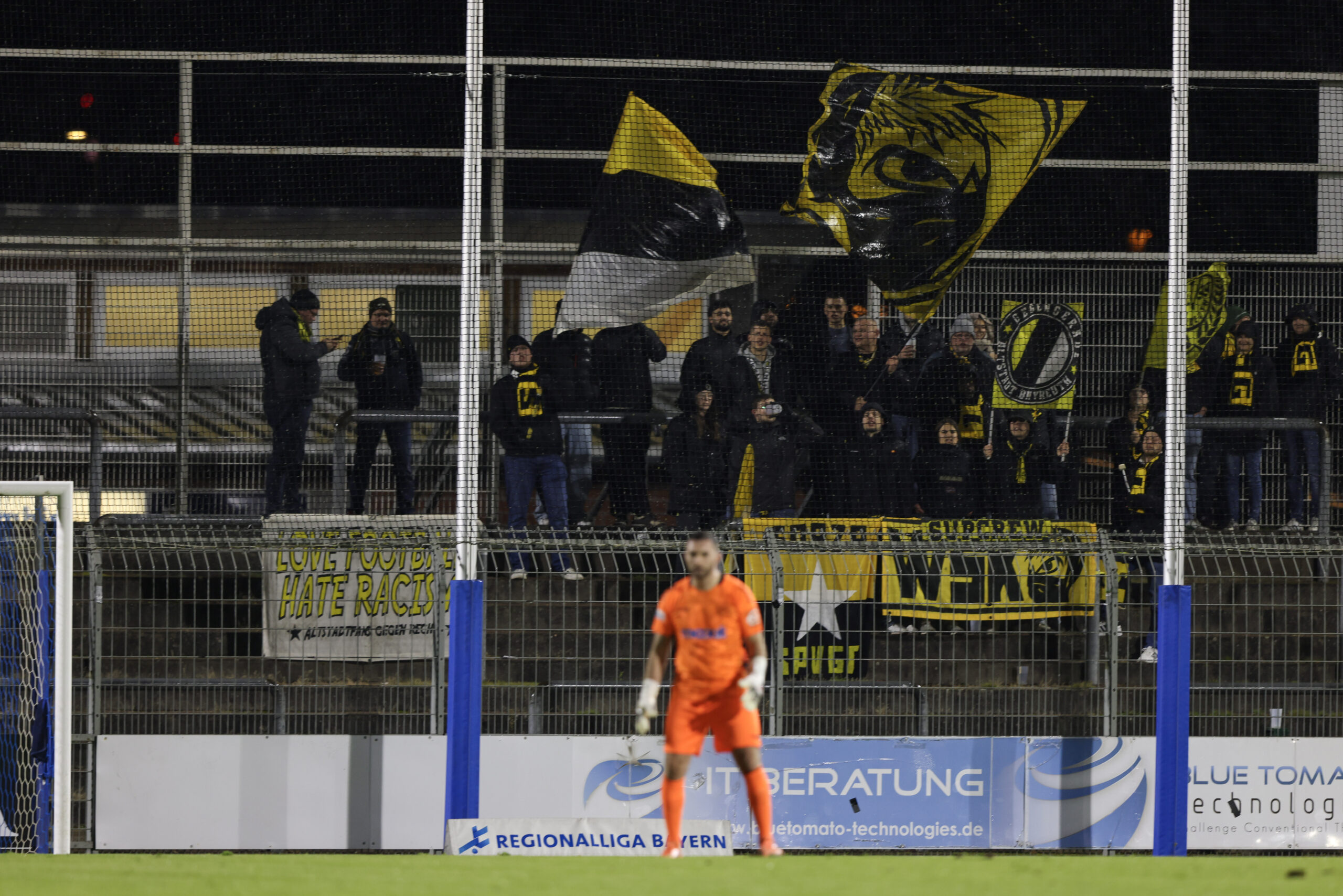 spvgg-bayreuth-aschaffenburg-fans