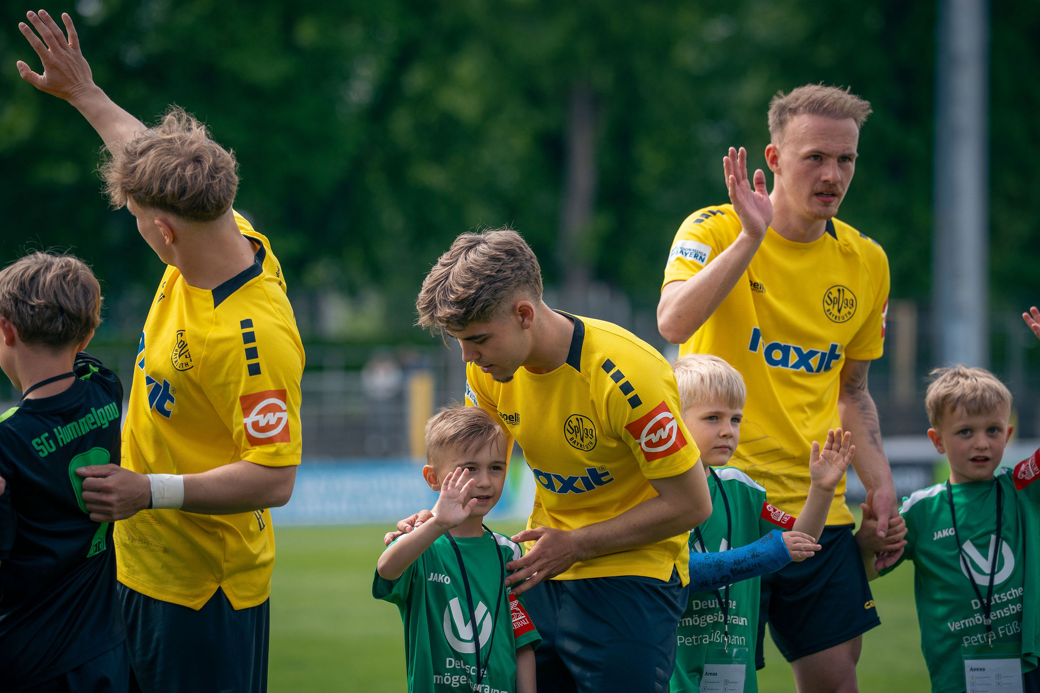 spvgg-bayreuth-nuernberg-2-einlaufkinder
