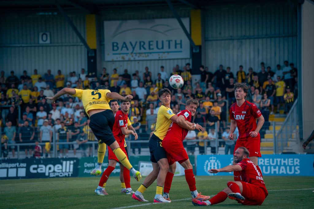 Kopfball von Edwin Schwarz gegen Memmingen