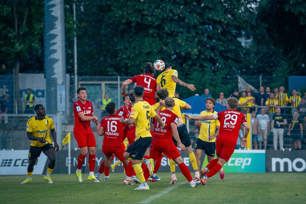 Strafraumduelle im Spiel gegen memmingen