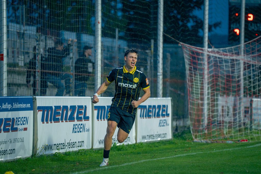 Patrick Scheder jubelt auch seinem Treffer gegen Aubstadt