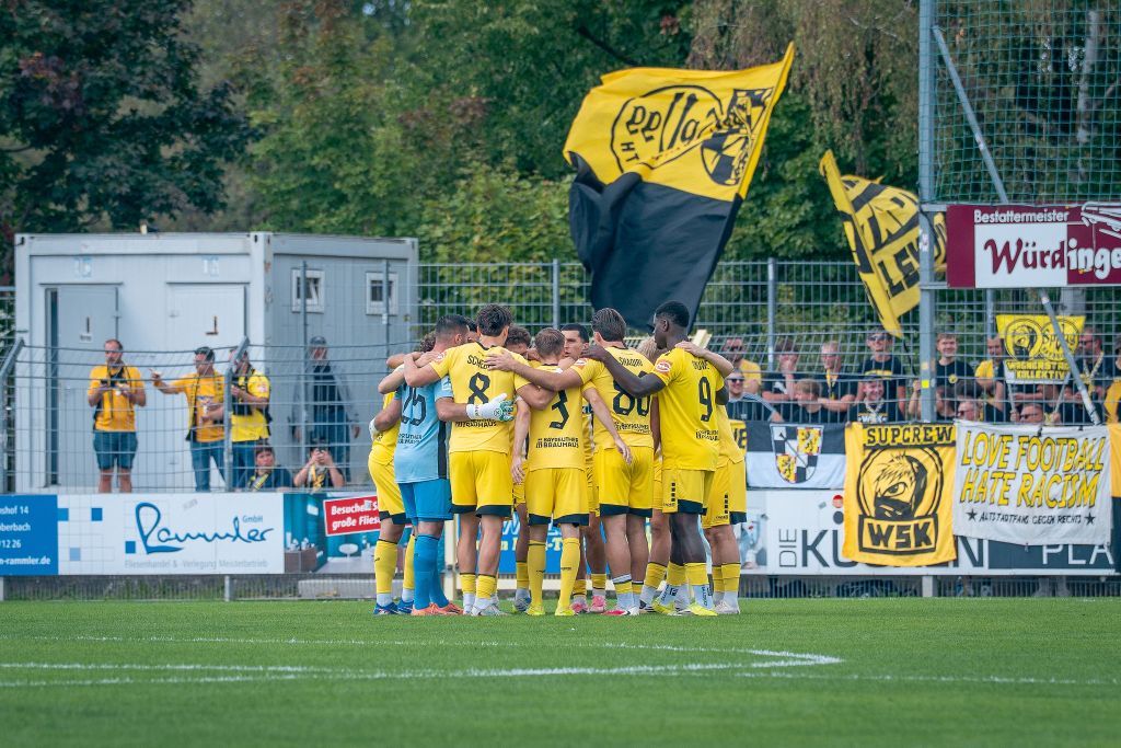 Mannschaftskreis vor dem Spiel gegen die SpVgg Ansbach