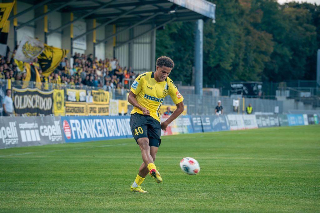 Micah Ham beim Flanken
