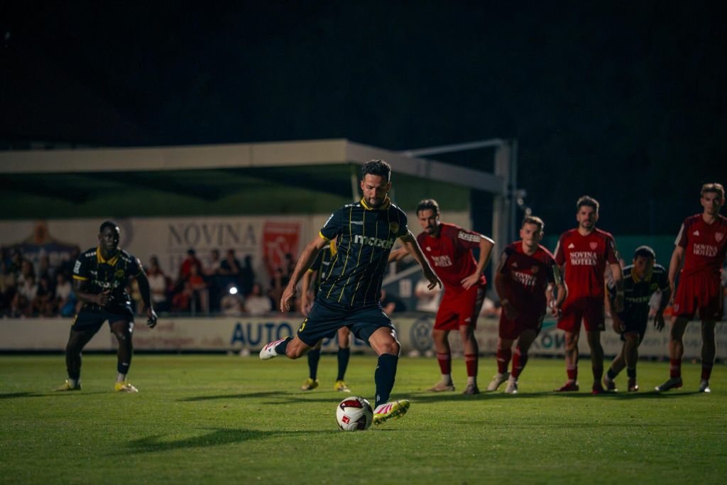 Edwin Schwarz beim Elfmeter gegen den TSV Kornburg