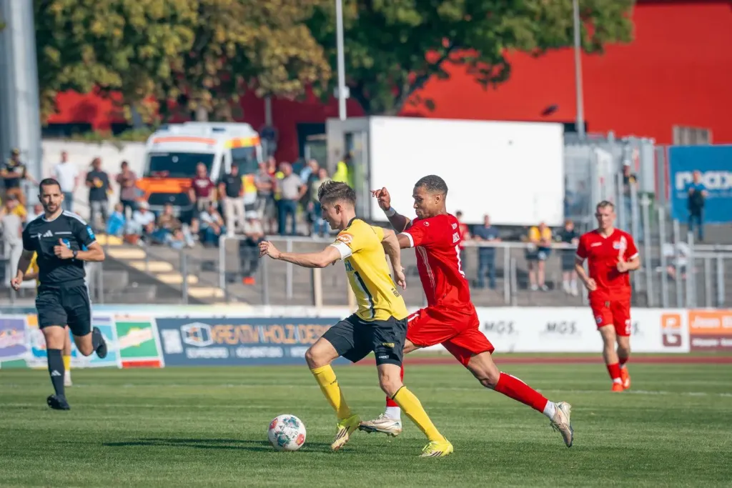 Dennis Lippert gegen Unterhaching